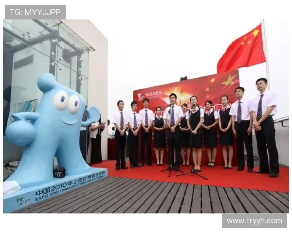 追梦少年集结U17男足晋级世少赛大合照展五星红旗
